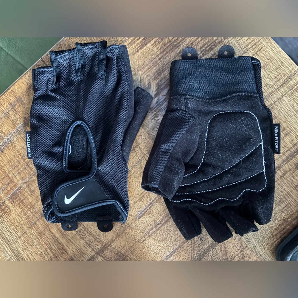 nike fundamental training gloves